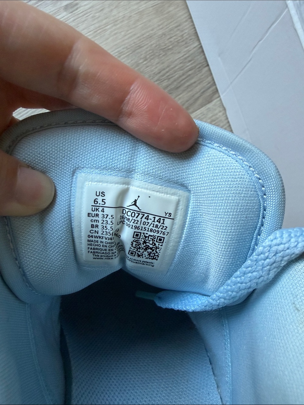 Nike Jordan Low-Top Sneakers in White and Ice Blue - Picture 11 of 12